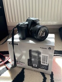 Canon EOS 250D + objektív 18–55mm IS STM + taška