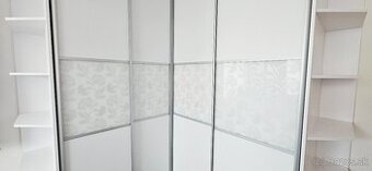 Vstavaná skriňa rohová