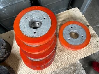 NOVÉ Prítlačné valčeky - Kolieska, demontované z rozmetadla