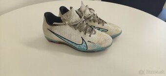 Predám kopačky NIKE (veľkosť 35)