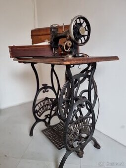 Starý šijaci stroj singerka