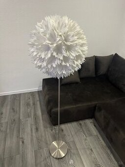 Stojaca dekoračná lampa