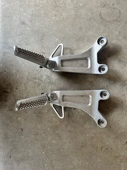 Zadne stupačky CBR 600R 2003-2006