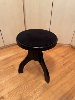 Otočná klavírna stolička