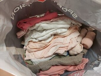 Darujem balík detského oblečenia