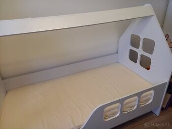 Domčeková postel s praktickym suplikom