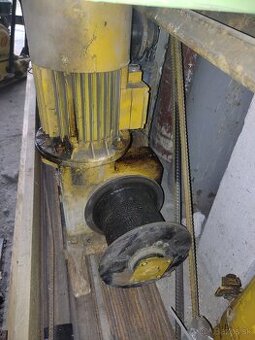 Motor zo stavebného žeriava