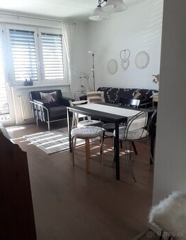 NA PREDAJ: Klimatizovaný, zariadený 2i byt v novostavbe