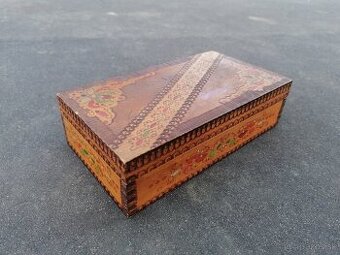 Predám starožitná drevená šperkovnica