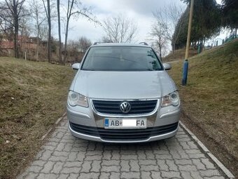 Vw touran 1.6 Mpi benzin 128 000 tis.km 7 miestny===========