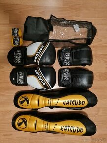 Katsudo sada(thai): holenne chranice, boxerske rukavice...