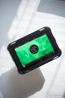 Atomos Shinobi 7 + smallrig cage