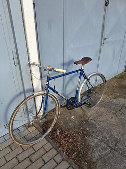 Cestny bicykel Favorit