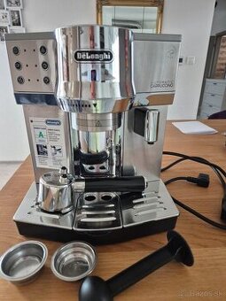 Pákový kávovar Delonghi