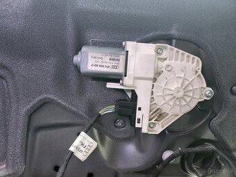Audi a6 c6 motor sťahovania okien