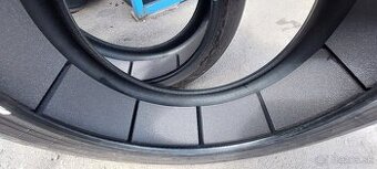 Predam letne pneu 2x 255/40R21 Pirelli