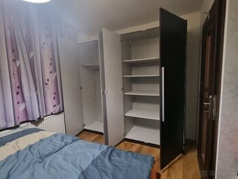 Šatníková skriňa