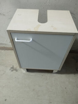 (42)  Nábytok a doplnky do kúpeľne