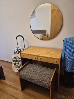Retro nábytok - zrkadlo, stolík a taburetka