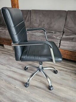 Predám stoličku 15 EUR