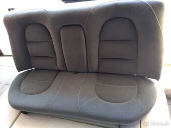 SAAB 900 sedan sedadlá