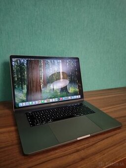 Apple MacBook Pro 2018 – i7 / 16GB / 256GB