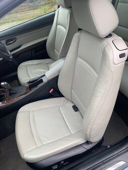 Biely interiér BMW e92