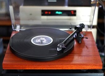 PRO-JECT DEBUT III v pravé dýze, s new PICK IT PRO