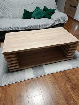 Pekný veľký konferenčný stôl