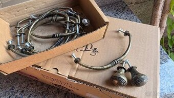 Úchytky na nábytok 13 kusov