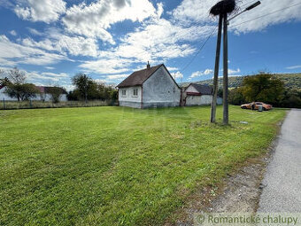 Útulný dom na bývanie alebo chalupu bez susedov a veľkým p