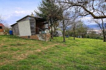 Záhrada s chatkou v Novom Meste nad Váhom