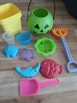 Hračky - formičky do piesku