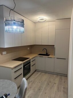 Na prenájom novostavba moderného, kompletne zariadeného 2izb