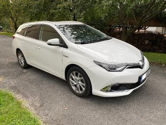 Toyota Auris 1.8i HYBRID, rok 12/2018, naj.92xxx km