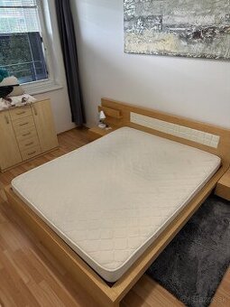 Predám posteľ 160 cm + matrac a nočné stolíky
