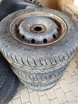 Zimné pneumatiky + plechové disky 195/65 r15
