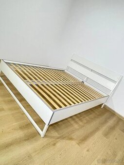 Posteľový rám (posteľ) s roštami