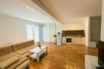 Podkrovie v srdci mesta: moderne zariadený 2-izbový byt, ?