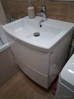 Kupelnova skrinka s umývadlom Cersanit