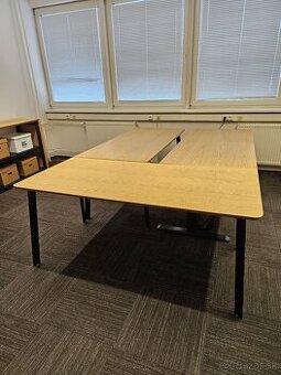 Stôl kancelársky