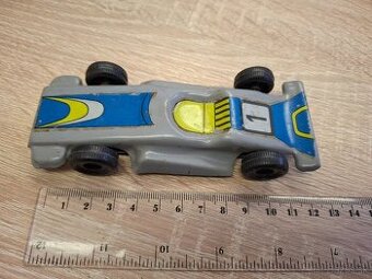 Stará hračka - plechová formula