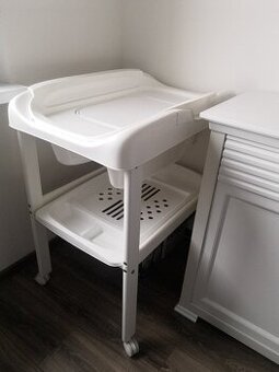 Prebalovaci pult s vanickou - biele drevo/plast