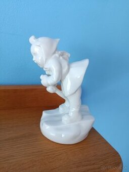 Lyžařka dětský motiv,vyrobeno Royal Dux