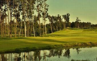 STAVEBNÝ POZEMOK 595m2 v PENATI GOLF RESORT - VOĽNÝ