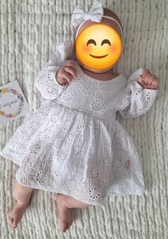 Biele šaty s volánikmi a čelenkou