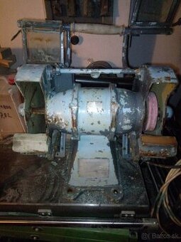 Dvojkotučova brúska