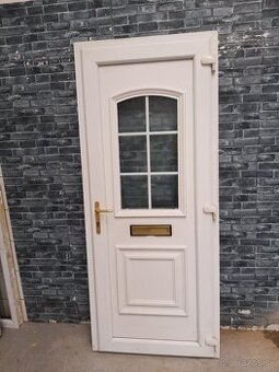 Plastové dvere Č. 216. P