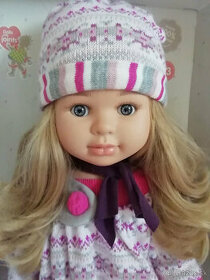 Realistická bábika v zimnom oblečení