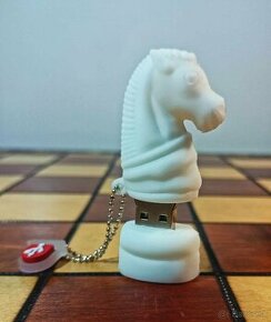 Šachové USB kľúče 64 GB + darček - 1